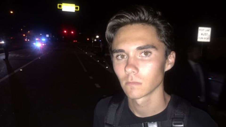 Sedmnáctiletý David Hogg přežil střelbu ve floridské střední škole